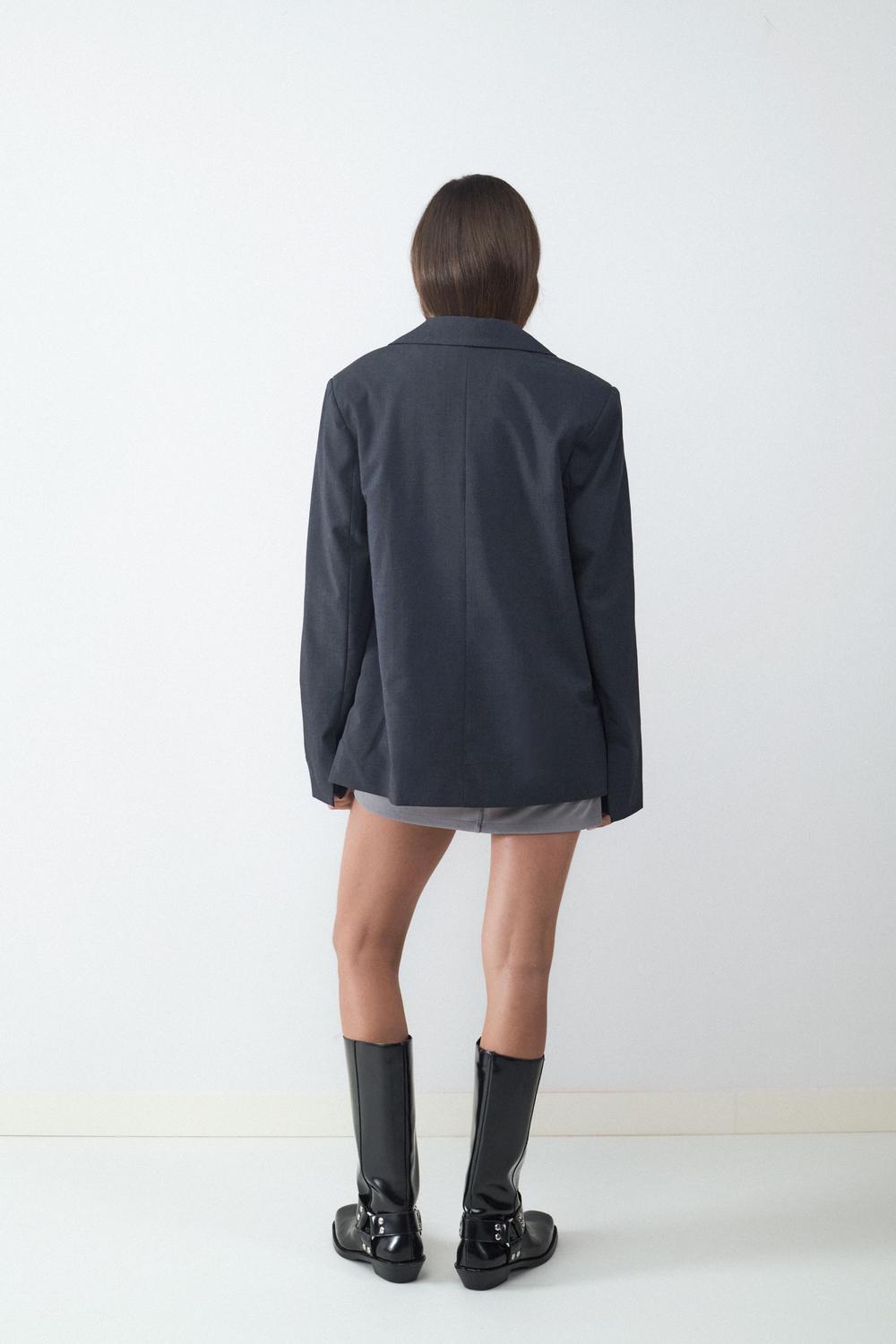model_shot-back